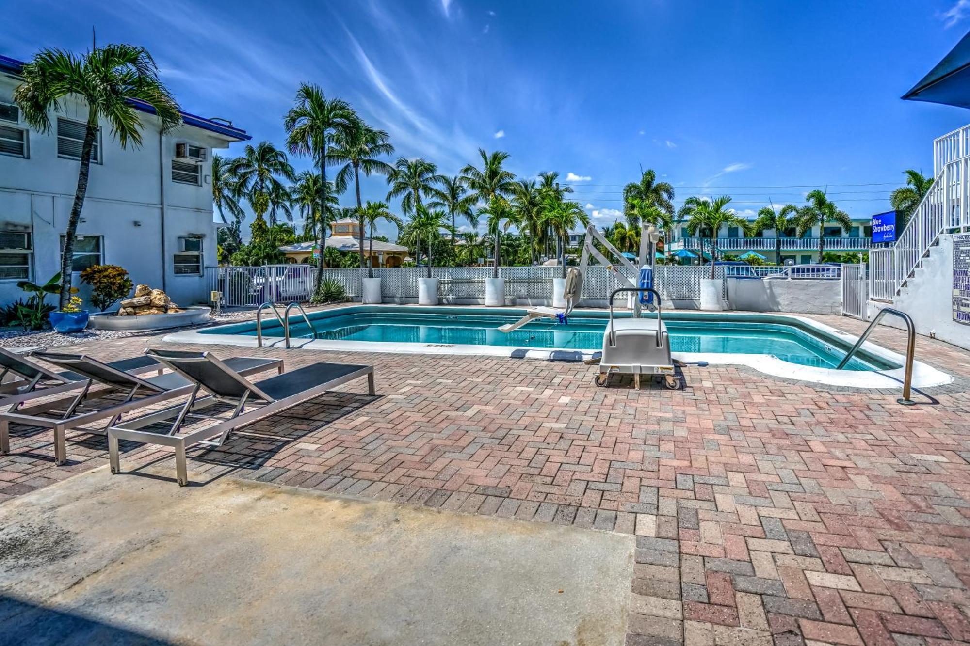 Blue Strawberry By The Sea Hotel Lauderdale-by-the-Sea Luaran gambar